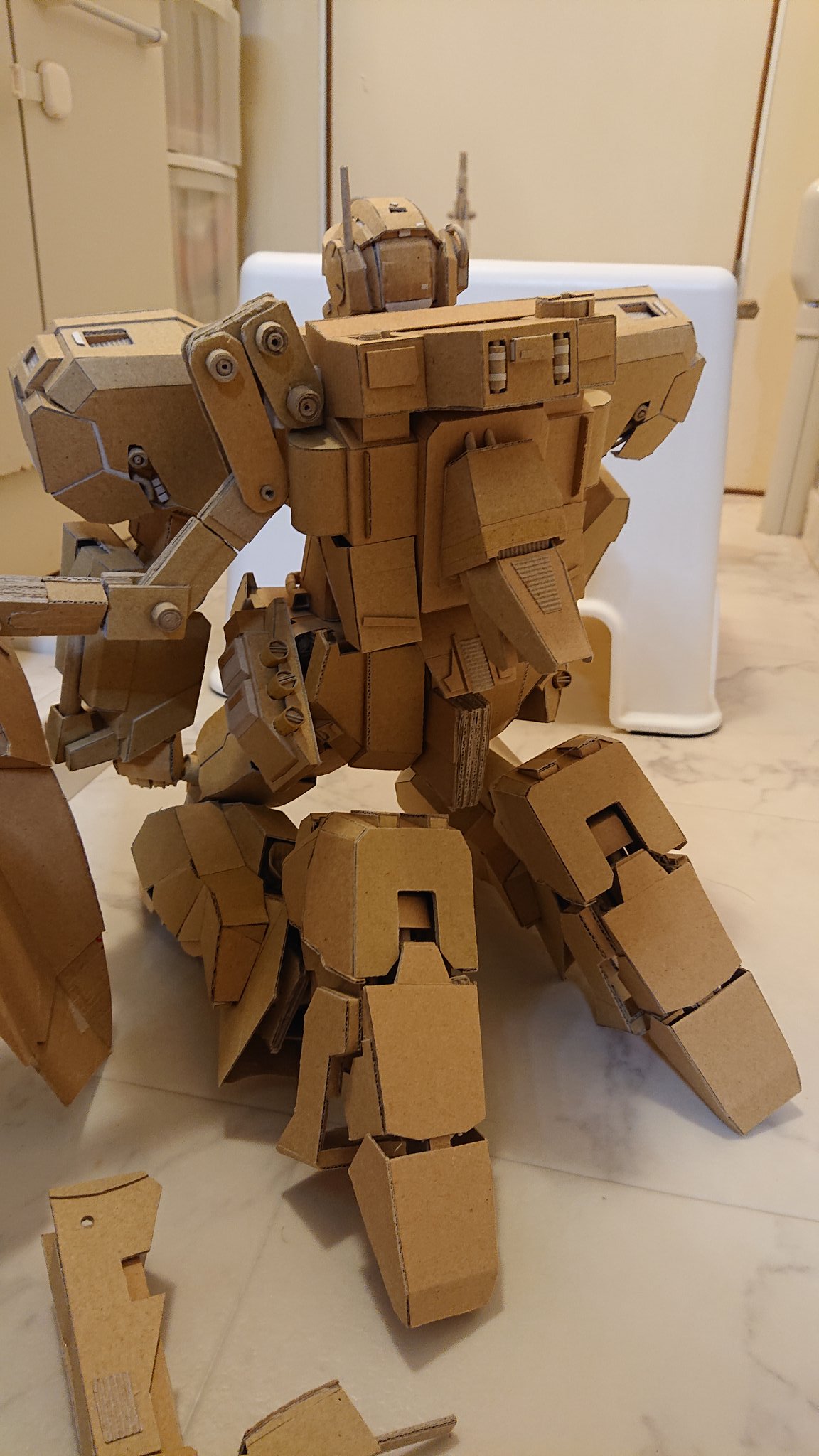 纸壳变艺，科技引领的环保创意,在科技日新月异的当下，创新与环保成为了推动进步的核心主题，正是在这两大理念的交汇点上，一种新颖的创作形式应运而生——以纸壳子为材料的科技艺术创作，这种看似平凡的物料，在创作者的匠心独运下，蜕变为一个个充满创意与科技感的艺术杰作，为我们的生活带来了源源不断的惊喜。,纸壳子做科技创作,第1张